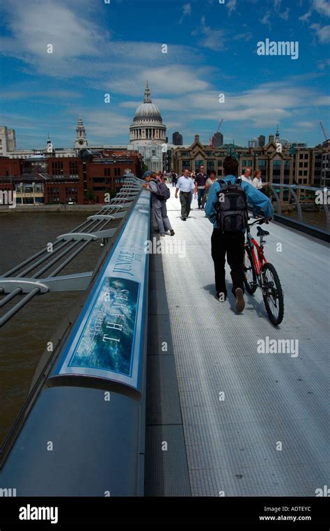 Millennium Bridge London England Stock Photo - Alamy