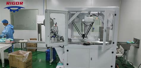 Plastic Cap Hot Melt Gluing Machine For Wet Wipes Diapermachines