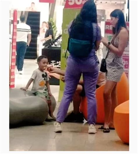 Investigan una foto de un niño en un shopping de Colombia que podría