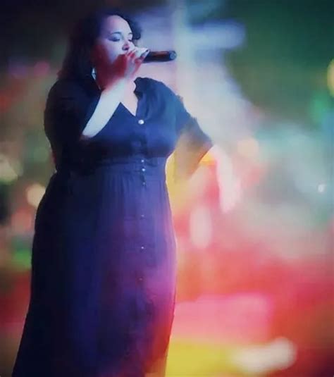 Magali Vaé pose en bikini sur Instagram les internautes sous le charme Public