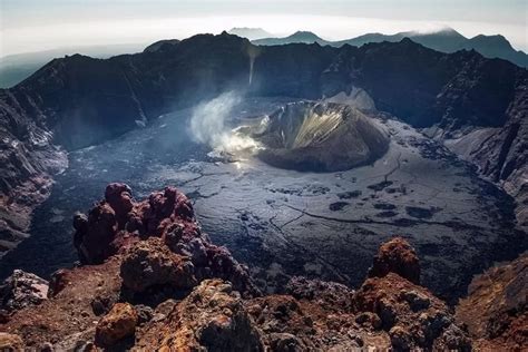 Status Gunung Raung Naik Menjadi Waspada Ini Rekomendasi Badan Geologi