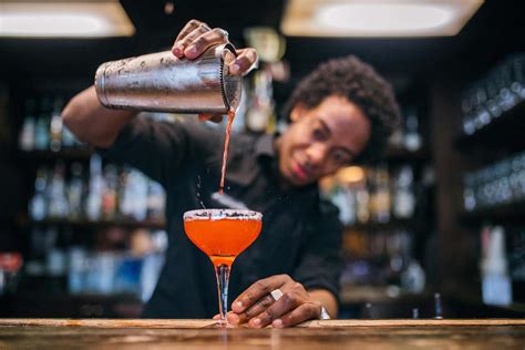 Cocktail Shaker Bartender