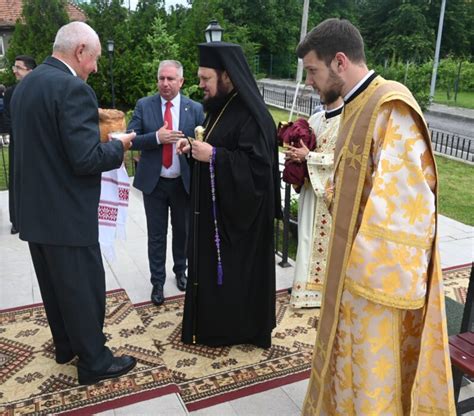 Prezență Arhierească la biserica cu hramurile Sfântul Apostol Toma și