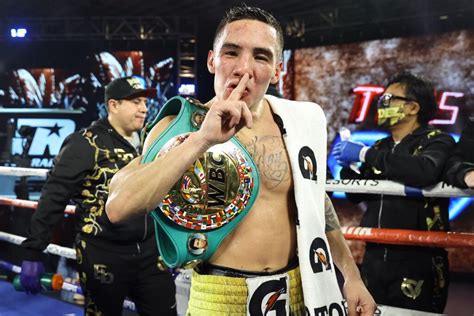 Oscar Valdez Wins Wbc Belt After Koing Miguel Berchelt Boxing Daily