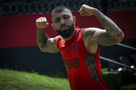 Flamengo ainda tem a pagar em 2021 R 126 milhões por cinco jogadores