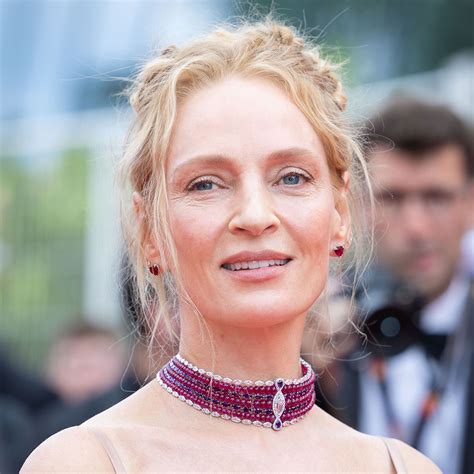 Uma Thurman Proves Shes Ageless In A Platinum Blonde Wig While Filming New Movie With Samuel L