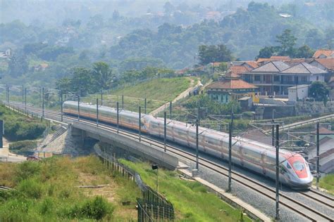 Kcjb Uji Kereta Inspeksi Dan Kereta Penumpang Yang Digandengkan