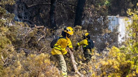 Un Incendio En El Puerto De Santa Mar A C Diz Obliga A Suspender Los