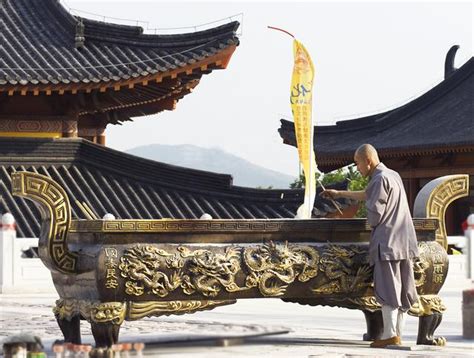 去寺廟燒香，有3個禁忌，不知道不要亂拜，看完你就明白了 每日頭條