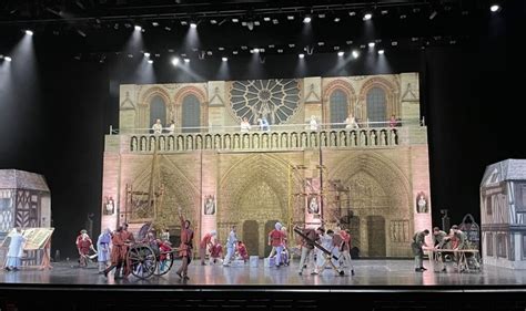 Le spectacle La Dame de Pierre un hommage à Notre Dame