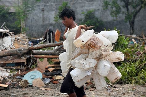 Passa De N Mero De Mortos Em Tsunami Na Indonesia