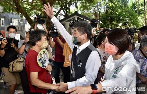 直擊／赴「阿嬤被撞倒」白蘭市場拜票 陳時中叮嚀安全 Ettoday政治新聞 Ettoday新聞雲