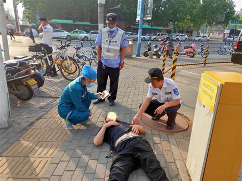 郑州一男子醉倒在街头，120和110都来了 河南一百度