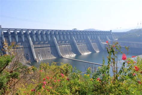 180+ Sardar Sarovar Dam Photos Stock Photos, Pictures & Royalty-Free ...