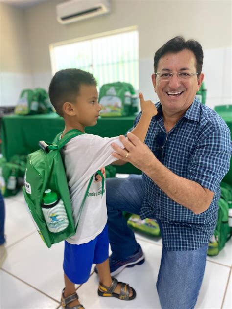 Prefeitura De Esperantina Inicia Entrega De Kits Escolares Para Alunos