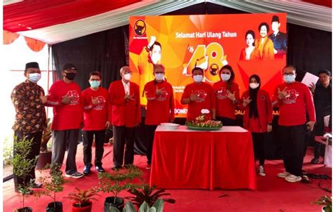 Rayakan HUT Ke 48 PDI Perjuangan Kalbar Bagikan 661 Tumpeng KALBAR