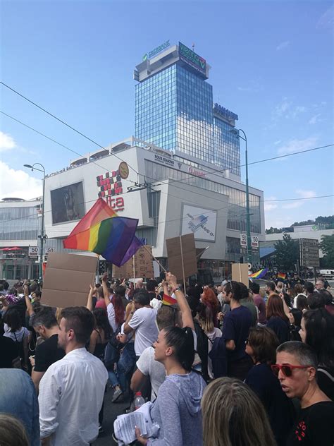 Uspje No Odr Ana Prva Bh Povorka Ponosa U Sarajevu Lgbti Ba