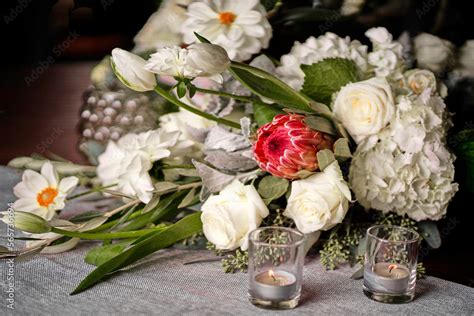 Arreglo Floral Para Boda Con Orquideas Dhalias Rosas Hortensias Y