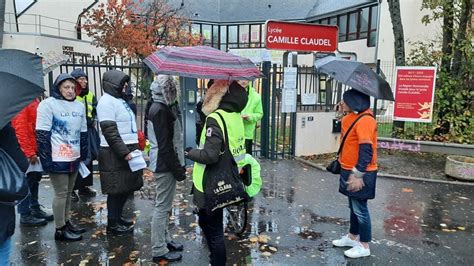 Les Profs En Grève Devant Leur Lycée Professionnel à Caen Contre La Réforme