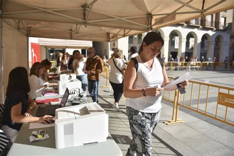 Fotos Del Reparto De Bonos Impulsa En Huesca Im Genes