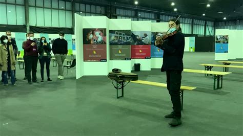 VIDEO All Hub Della Fiera L Incanto Della Musica Violinista In