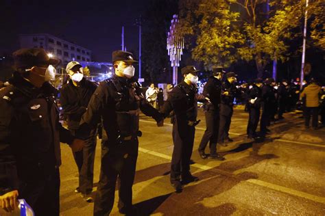 Meno Restrizioni Covid Pi Polizia Contro I Manifestanti La Nuova