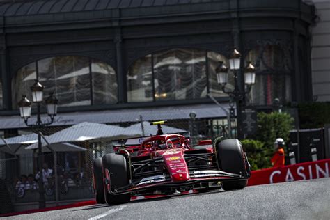 Sainz celebra ritmo de corrida e vê Ferrari cada vez mais forte após