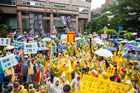 臺2萬人5•1上街抗議訴求「反低薪禁派遣」 五一 勞動節 勞工 大紀元