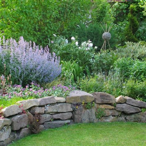 Trockenmauern Rustikaler Gartenschmuck Natursteine Garten