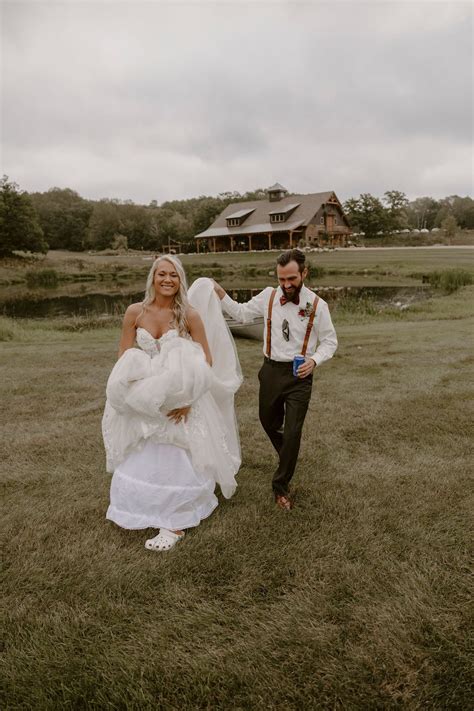 Brittany Mitch The Barn At Stoney Hills — Rustic Elegance