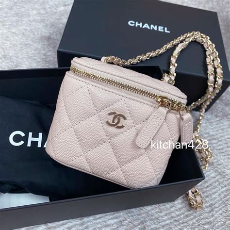 全新現貨chanel Mini Vanity Case 櫻花粉 牛皮 化妝箱 化妝盒 小盒子 名牌 手袋及銀包 Carousell