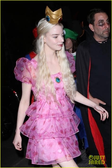 Anya Taylor Joy Brings Her 'Super Mario Bros. Movie' Character Princess Peach To Life For ...