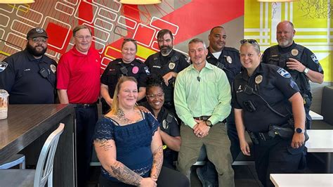 Savannah police brew connections at local 'Coffee with a Cop' event