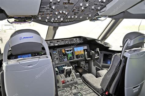 Cockpit view - Boeing 787 Dreamliner – Stock Editorial Photo ...