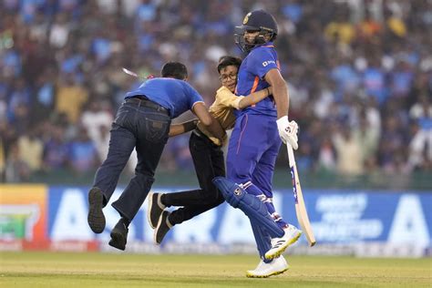 Ind Vs Nz Nd Odi Kid Disrupts Match To Hug Rohit Sharma Watch