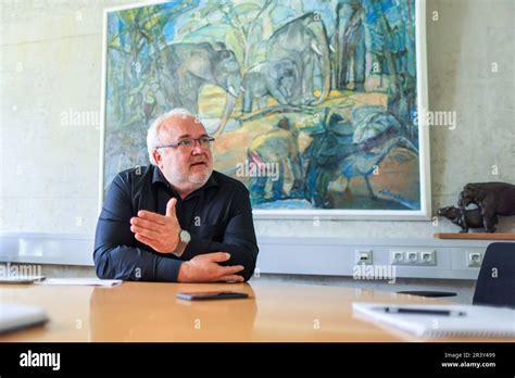 25 Mai 2023 Sachsen Leipzig Zoo Direktor Jörg Junhold sitzt in