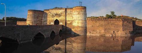 Lohagarh Fort Bharatpur | Iron Fort | Timings, Entry Fees, Location, Facts