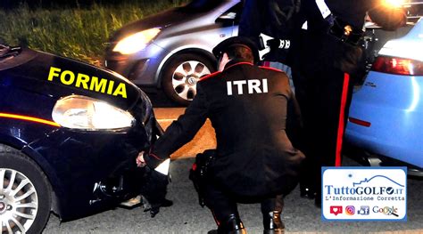 Speronano L Auto Dei Carabinieri E Fuggono Inseguimento Tra Le Vie Di