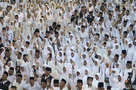 Pelepasan Jamaah Calon Haji Di Kediri Antara Foto