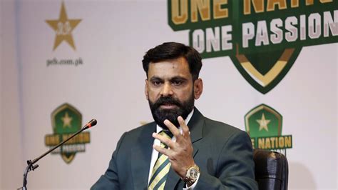 mohammad hafeez front runner   pakistans chief selector