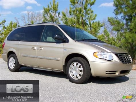 2005 Linen Gold Metallic Chrysler Town And Country Touring 47005875