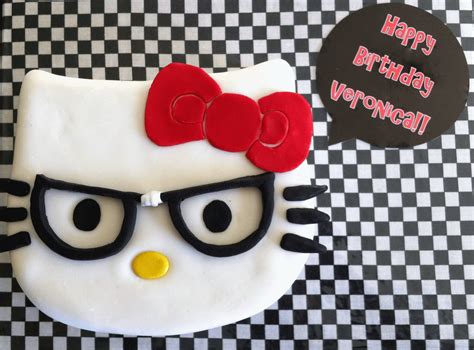 Sweet Tiers Cake Design: Hello Kitty Nerd Cake