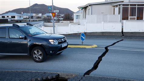 Iceland volcano - latest: 4.8-magnitude earthquake raises volcanic ...