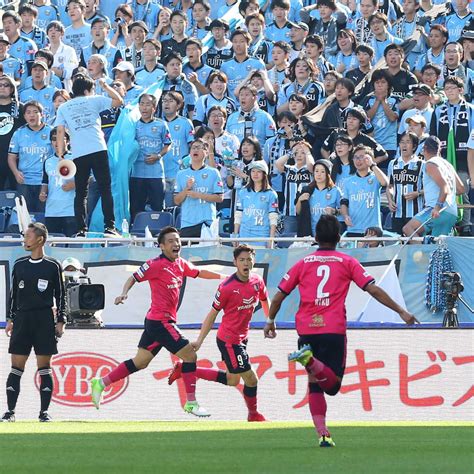 ＜c大阪・川崎f＞前半、ゴールを決め喜ぶc大阪・杉本（中） ― スポニチ Sponichi Annex サッカー