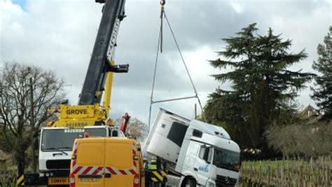 Un camion au fossé ladepeche fr