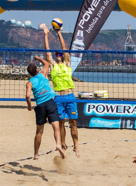 Torneo Del Voleibol De Playa Fotografía Editorial Imagen De Lifestyle Actividad 42465507