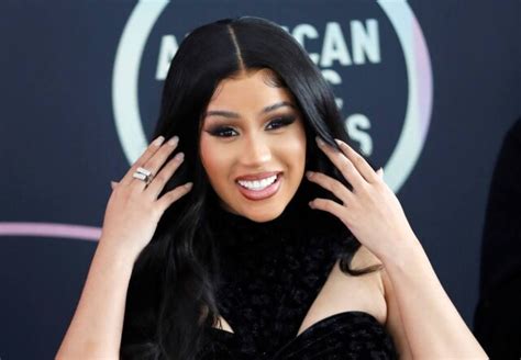 Cardi B é a 1ª rapper a ter quatro músicas 1 bi de streams no