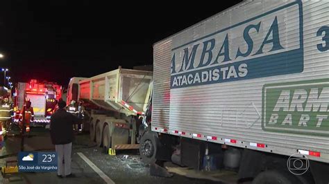 Acidente Entre Caminhões No Anel Rodoviário De Bh Deixa Um Homem