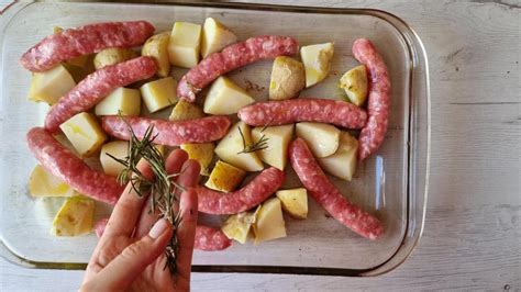 Salchichas Al Horno Con Patatas Una Receta F Cil Para Diario