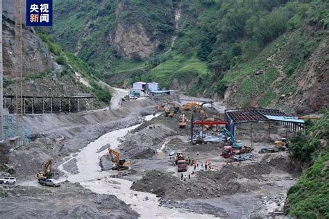 四川金阳一高速公路工地遇山洪4死48失联 工人多住在河道边政经频道财新网